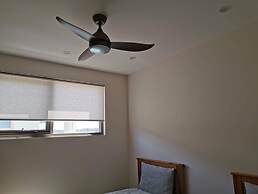 Serviced Waterfront Whole Villa Sydney