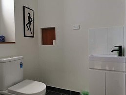 Serviced Waterfront Whole Villa Sydney