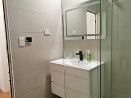 Serviced Waterfront Whole Villa Sydney