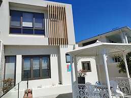 Serviced Waterfront Whole Villa Sydney