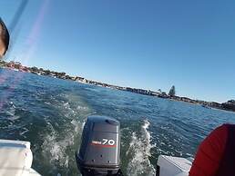 Serviced Waterfront Whole Villa Sydney