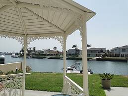 Serviced Waterfront Whole Villa Sydney