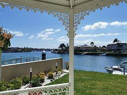 Serviced Waterfront Whole Villa Sydney