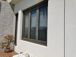 Serviced Waterfront Whole Villa Sydney