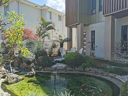Serviced Waterfront Whole Villa Sydney