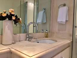 Buckingham Palace View Apartment