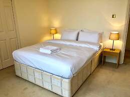 Buckingham Palace View Apartment