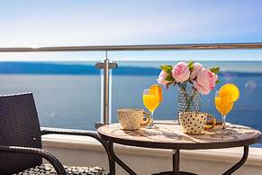 Spacious Beachfront Apartments Tanita