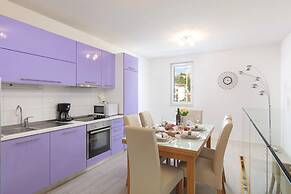 Spacious Beachfront Apartments Tanita