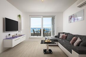 Spacious Beachfront Apartments Tanita