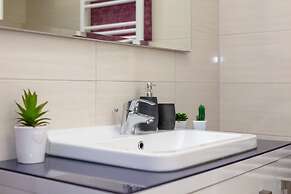 Spacious Beachfront Apartments Tanita