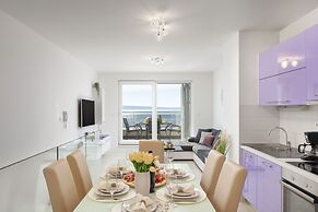 Spacious Beachfront Apartments Tanita