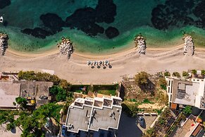 Spacious Beachfront Apartments Tanita