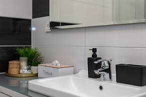 Spacious Beachfront Apartments Tanita