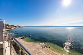 Spacious Beachfront Apartments Tanita