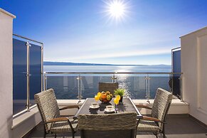 Spacious Beachfront Apartments Tanita