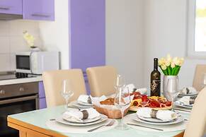 Spacious Beachfront Apartments Tanita