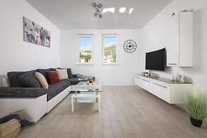 Spacious Beachfront Apartments Tanita