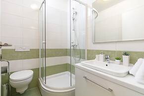 Spacious Beachfront Apartments Tanita