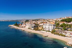 Spacious Beachfront Apartments Tanita