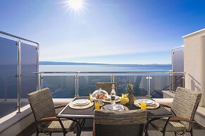 Spacious Beachfront Apartments Tanita