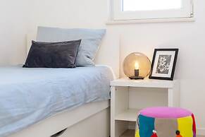 Spacious Beachfront Apartments Tanita