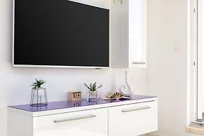 Spacious Beachfront Apartments Tanita