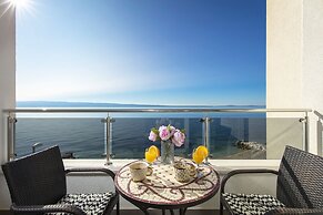 Spacious Beachfront Apartments Tanita