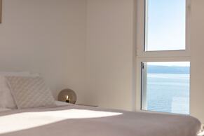 Spacious Beachfront Apartments Tanita