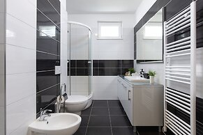 Spacious Beachfront Apartments Tanita