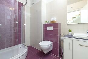 Spacious Beachfront Apartments Tanita