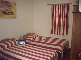 Tana-Jacaranda - Hostel