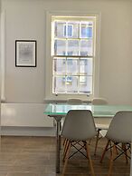 Stylish Maisonette and studio in Victoria