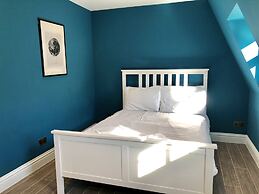 Stylish Maisonette and studio in Victoria