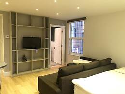 Stylish Maisonette and studio in Victoria