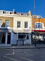 Stylish Maisonette and studio in Victoria