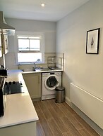 Stylish Maisonette and studio in Victoria