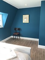 Stylish Maisonette and studio in Victoria