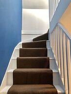 Stylish Maisonette and studio in Victoria