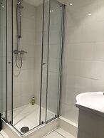 Stylish Maisonette and studio in Victoria