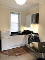 Stylish Maisonette and studio in Victoria