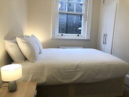 Stylish Maisonette and studio in Victoria