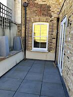 Stylish Maisonette and studio in Victoria