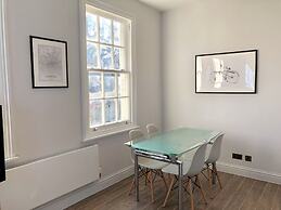 Stylish Maisonette and studio in Victoria