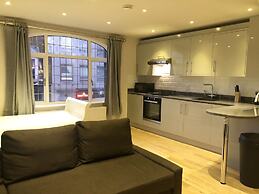 Stylish Maisonette and studio in Victoria