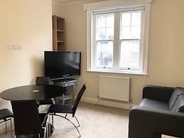 Stylish Maisonette and studio in Victoria