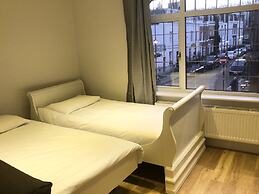 Stylish Maisonette and studio in Victoria