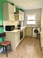 Stylish Maisonette and studio in Victoria