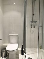 Stylish Maisonette and studio in Victoria