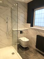 Stylish Maisonette and studio in Victoria